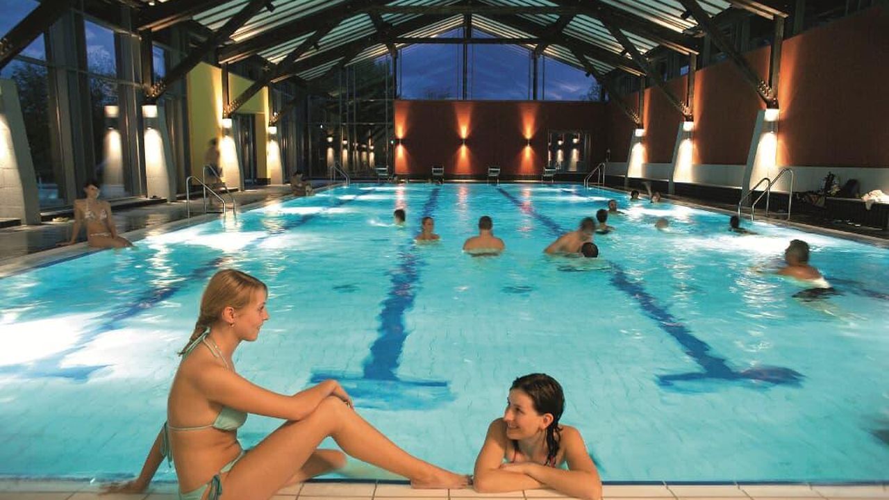 Schwimmhalle AQACUR Schwimmhalle AQACUR